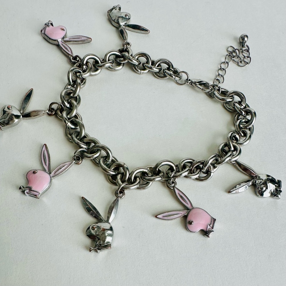 🥂SOLD🥂Vintage PLAYBOY Silver Chain Bracelet with Signature Pink Bunny Charms - Picture 3 of 3